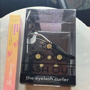 The Crème Shop Lash Out Eyelash Curler - Black